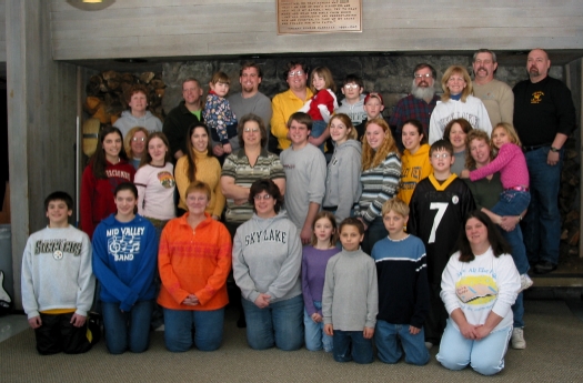 2005grp_sml.JPG (165545 bytes)